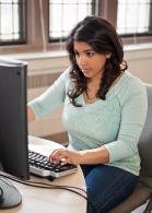 computerwomanlookingatscreen
